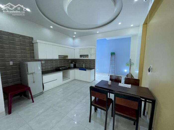 Hình ảnh Cho thuê nguyên căn sân cổng Văn Cao, DT: 110m2, 4 p,ngủ. 1