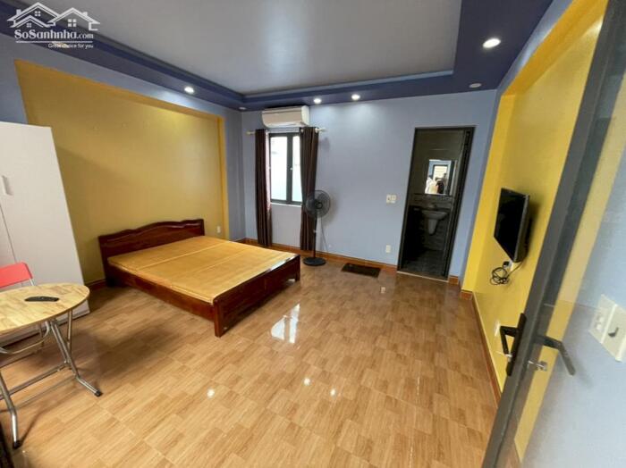 Hình ảnh Cho thuê nguyên căn sân cổng Văn Cao, DT: 110m2, 4 p,ngủ. 4