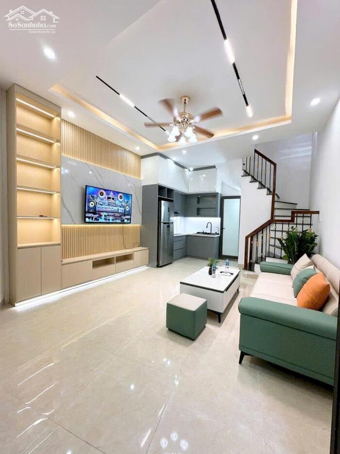 Hình ảnh Bán nhà mặt phố Hoàng Quốc Việt 59m2 vỉa hè rộng sổ vuông 37 tỷ 3