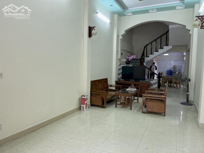 Hình ảnh Cho thuê nhà 5 p.ngủ phố Văn Cao, DT:; 70m2 x 4 tầng. 0