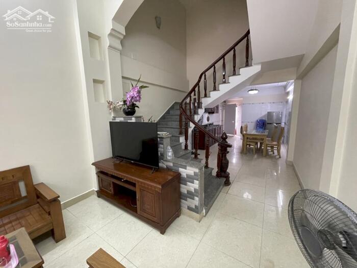 Hình ảnh Cho thuê nhà 5 p.ngủ phố Văn Cao, DT:; 70m2 x 4 tầng. 3