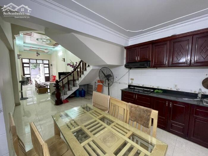 Hình ảnh Cho thuê nhà 5 p.ngủ phố Văn Cao, DT:; 70m2 x 4 tầng. 5