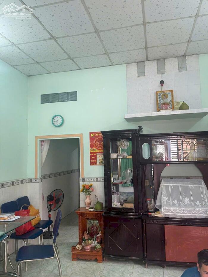 Hình ảnh Nhà xây chắc chắn, đường pê tông sạch sẽ . 0