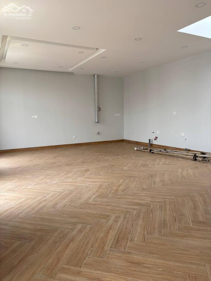 Hình ảnh CHO THUÊ TẦNG VĂN PHÒNG RỘNG 70M2 GIÁ CHỈ 6TR, SÀN GỖ, 2 MÁY LẠNH, WC TẠI VINHOMES QUẬN 9 3