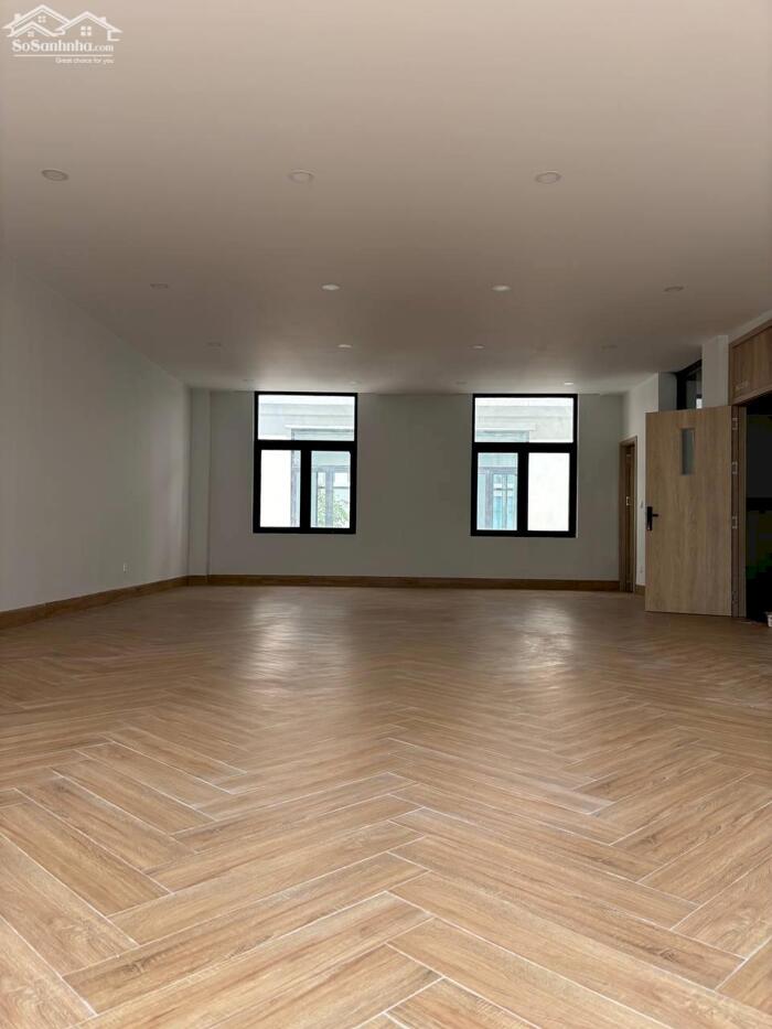 Hình ảnh CHO THUÊ TẦNG VĂN PHÒNG RỘNG 70M2 GIÁ CHỈ 6TR, SÀN GỖ, 2 MÁY LẠNH, WC TẠI VINHOMES QUẬN 9 1