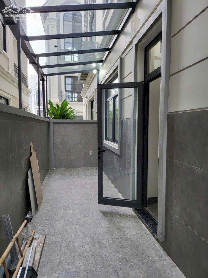 Hình ảnh CHO THUÊ NHÀ PHỐ VIN QUẬN 9 CÓ THANG MÁY, MÁY LẠNH 5 TẦNG NHÀ HOÀN THIỆN ĐẸP 2