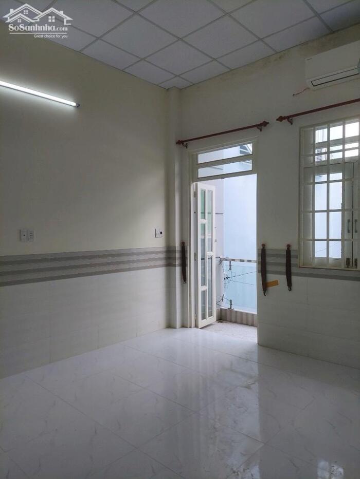 Hình ảnh Bán nhà hẻm thông Lạc Long Quân 46M2, DTSD 110M2, 5 TỶ 2 3