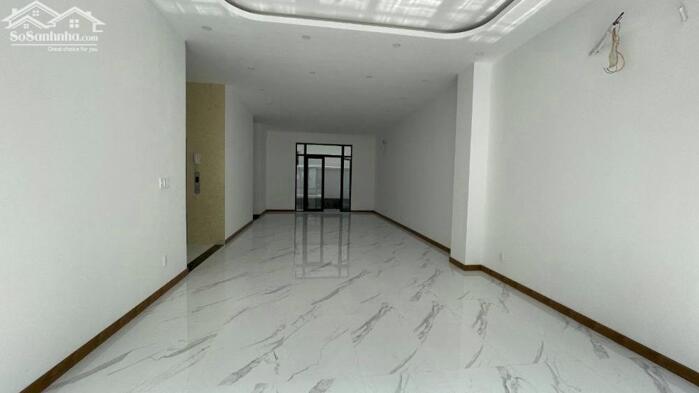 Hình ảnh Cho thuê tầng trệt nhà phố 126m2 lối đi riêng, máy lạnh âm trần khu nhà phố vinhomes grand park 2