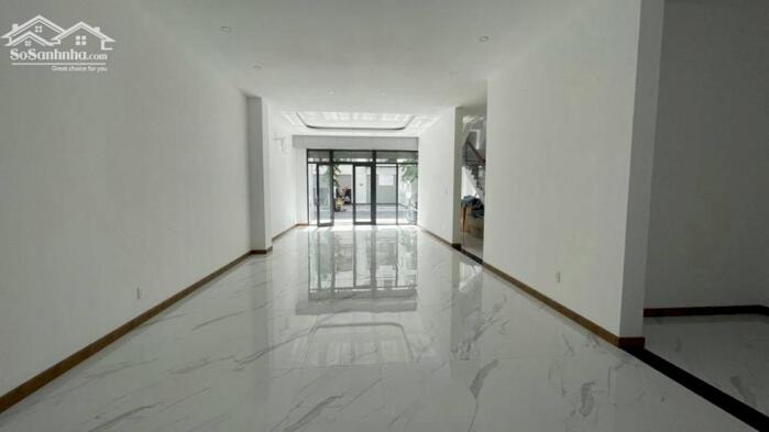 Hình ảnh Cho thuê tầng trệt nhà phố 126m2 lối đi riêng, máy lạnh âm trần khu nhà phố vinhomes grand park 1