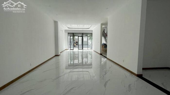 Hình ảnh Cho thuê tầng trệt nhà phố 126m2 lối đi riêng, máy lạnh âm trần khu nhà phố vinhomes grand park 3