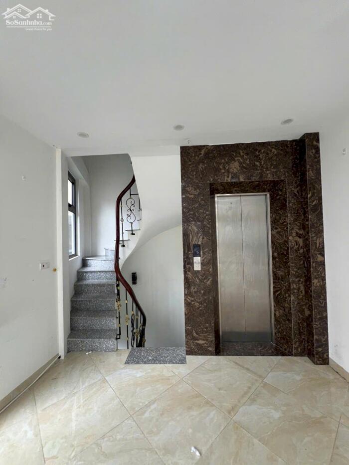 Hình ảnh Nhà thương mại 6 tầng thang máy, lô góc – vị trí vàng phố Láng Hạ! 9