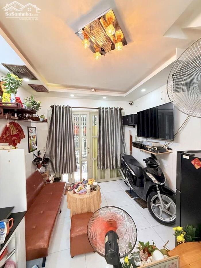 Hình ảnh Bán nhà Bùi Thế Mỹ 3 tầng 2 mặt hẻm trước sau nhỉnh 2 tỷ 3