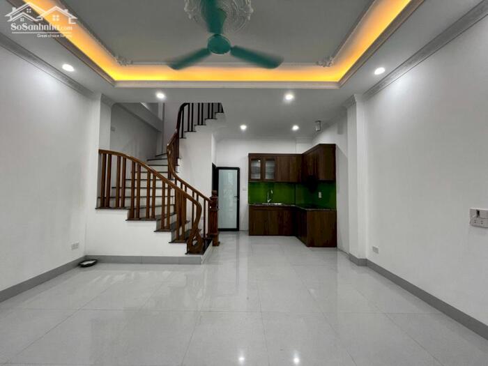 Hình ảnh Bán nhà Trần Hữu Tước 35m2 nhà đẹp ngõ to rộng khu dân trí cao 6.8 tỷ 2