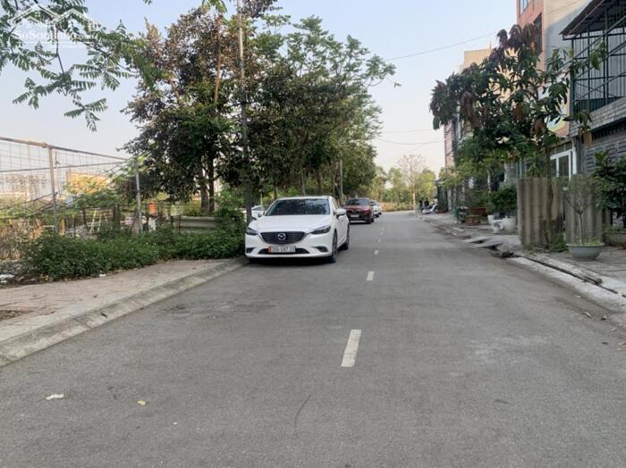 Hình ảnh Bán lô đất TĐC Trâu Quỳ Gia Lâm gần hồ điều hòa, hướng Đông Nam mát mẻ, giá đầu tư 0