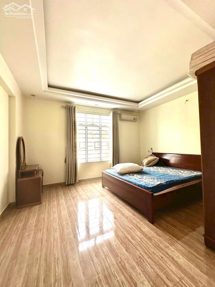 Hình ảnh Cho thuê nhà khu phân lô Văn Cao, DT: 70m2, 4 p.ngủ. 5