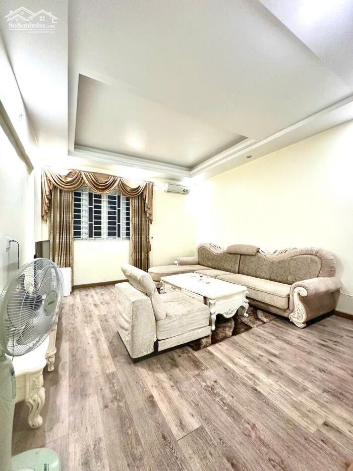 Hình ảnh Cho thuê nhà khu phân lô Văn Cao, DT: 70m2, 4 p.ngủ. 3