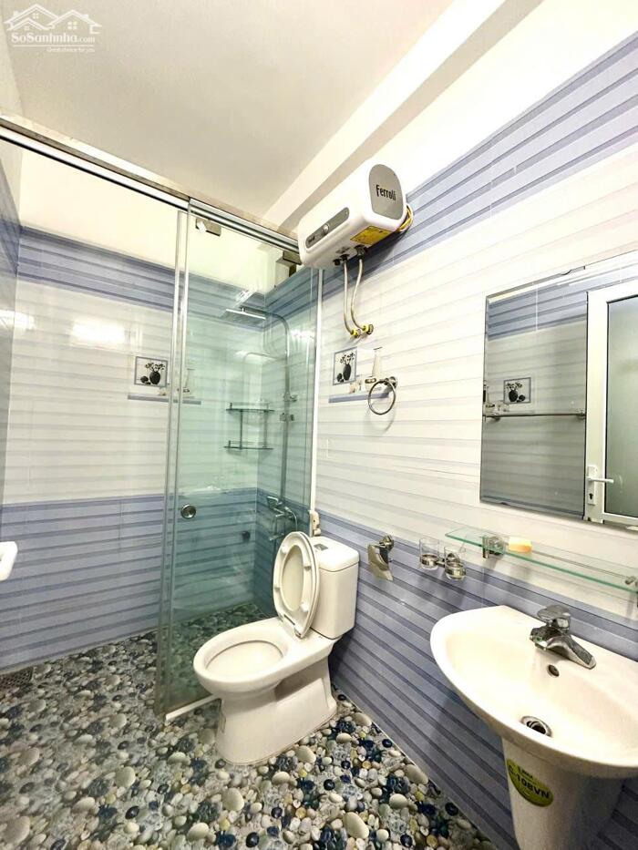 Hình ảnh Cho thuê nhà khu phân lô Văn Cao, DT: 70m2, 4 p.ngủ. 8