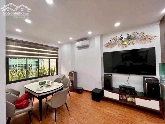 Hình ảnh Bán Nhà Đẹp Lung Linh Phố Hoàng Cầu, Ngõ Đẹp - Nông - Thẳ, 60m xây 6T Thang Máy, Gara Ô Tô 1