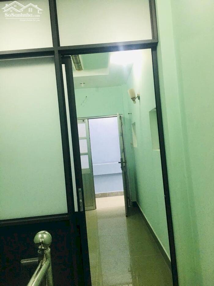 Hình ảnh Bán nhà CMT8 21M2, HXH cách 10m, nhỉn 2 tỷ 1