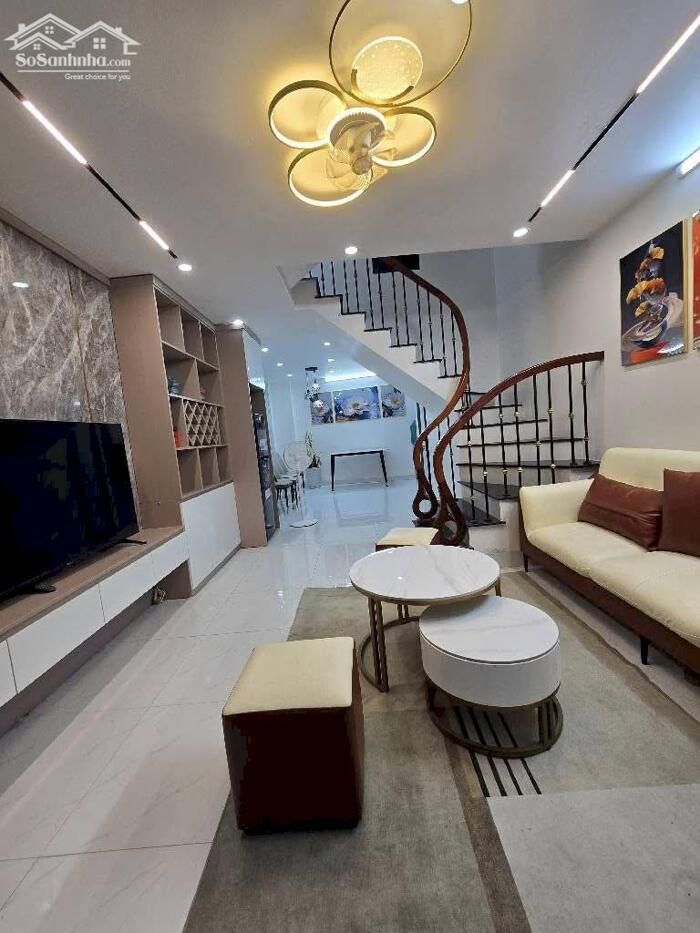 Hình ảnh Bán Nhà Nguyễn Sơn, Long Biên 42m2, 4T, giá 8,75 tỷ (ngõ thoáng, ô tô đỗ gần ) 1