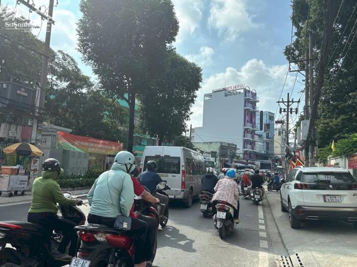 Hình ảnh Nhà HIẾM MTKD sầm uất Thống Nhất P.11 ngang 13.5m 459m2 KD trường học kế Lotte chỉ 51.5 tỷ. 1