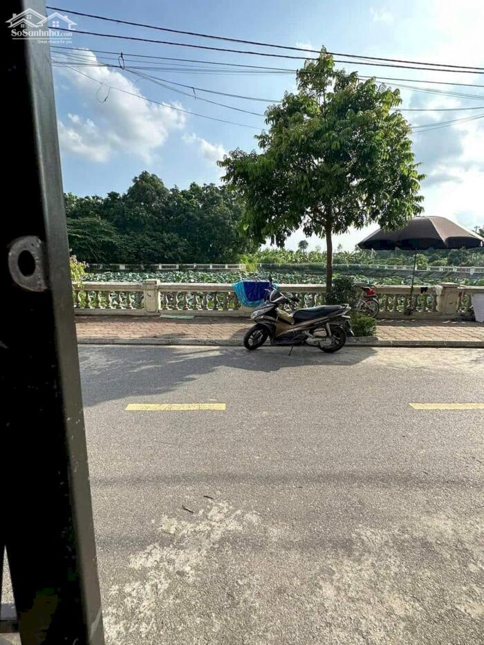 Hình ảnh Bán 57m nhà 2 tầng view hồ Sen thôn Lời Đặng Xá, đang cho thuê 4,5tr hàng tháng, đầu tư lâu dài tốt 2