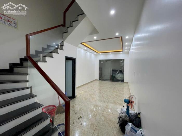 Hình ảnh Cho thuê tòa nhà mặt phố Văn Cao, DT: 90m2, 8 ngủ khép kín. 0