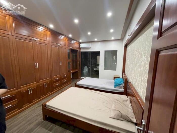 Hình ảnh Cho thuê tòa nhà mặt phố Văn Cao, DT: 90m2, 8 ngủ khép kín. 2