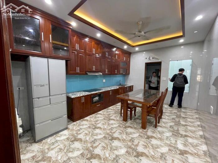 Hình ảnh Cho thuê tòa nhà mặt phố Văn Cao, DT: 90m2, 8 ngủ khép kín. 4