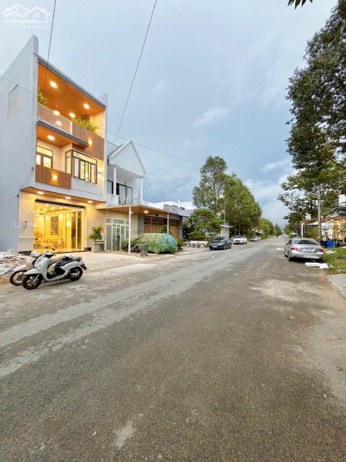 Hình ảnh Nhà 1 Trệt 2 Lầu số 28 đường D3 KDC Hồng Loan - ngay gần cổng BV Nam Cần Thơ 1