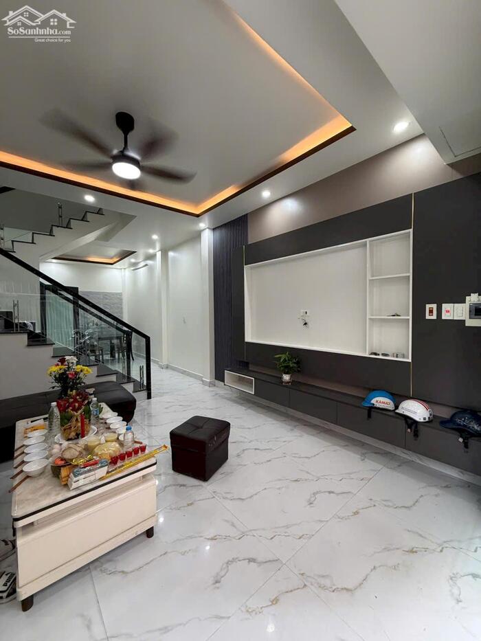 Hình ảnh Cho thuê nhà Văn Cao, DT: 45m2, 3 p.ngủ full đồ. 0