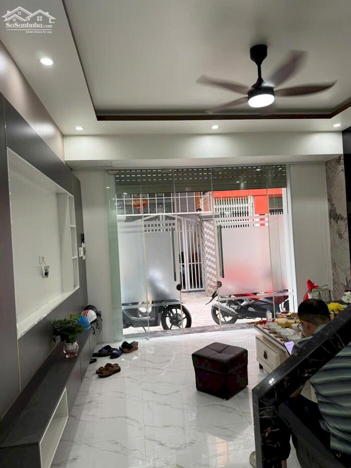 Hình ảnh Cho thuê nhà Văn Cao, DT: 45m2, 3 p.ngủ full đồ. 1