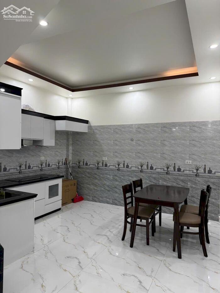 Hình ảnh Cho thuê nhà Văn Cao, DT: 45m2, 3 p.ngủ full đồ. 3