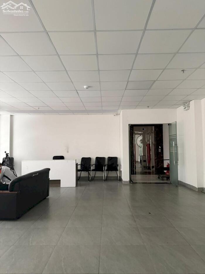 Hình ảnh Gía Hợp Lý ! Mặt Phố Vọng 140M2 72 Tỷ 9 Tầng 1 Hầm Xây Mới rất đẹp Vỉa hè rộng 3