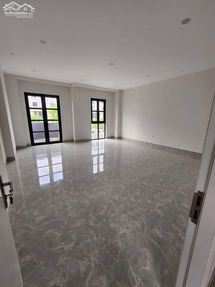 Hình ảnh CHO THUÊ BIỆT THỰ ĐƠN LẬP 3 TẦNG VINHOMES GRAND PARK - SÂN VƯỜN RỘNG, VIEW SÔNG THOÁNG MÁT 5