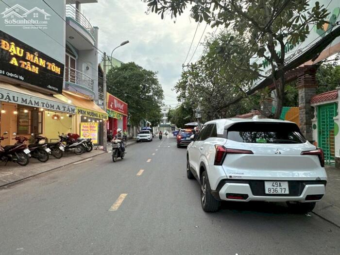 Hình ảnh Bán đất tặng nhà C4 ngang 10m 240m2 hẻm 496 Dương Quảng Hàm tiện xây mới 21 tỷ hơn. 0