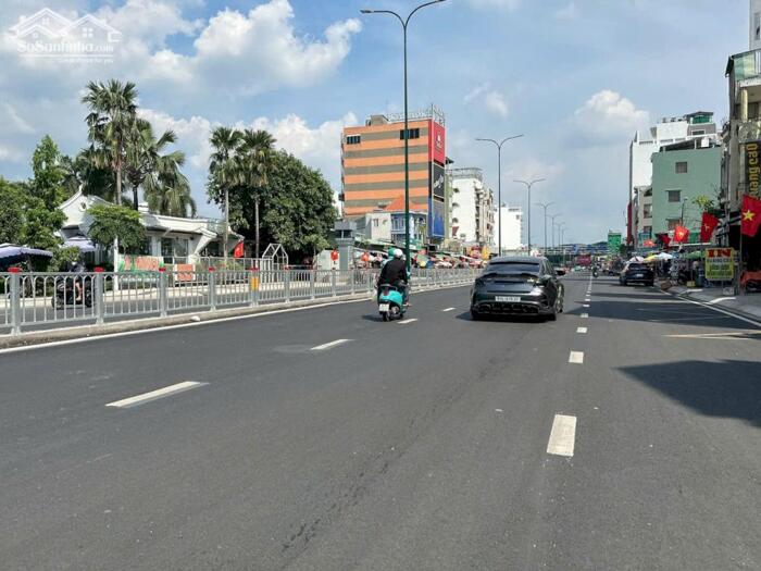 Hình ảnh Bán đất tặng nhà C4 ngang 10m 240m2 hẻm 496 Dương Quảng Hàm tiện xây mới 21 tỷ hơn. 1