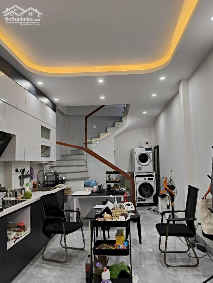 Hình ảnh Chuyển Việc Bán Gấp Nhà Sài Đồng, Long Biên 40m2, 5T chỉ 6,25 tỷ 1