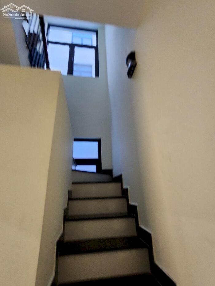 Hình ảnh cho thuê tầng trệt + tầng 1 nhà phố 126m2 sẵn máy lạnh, gần công viên 2