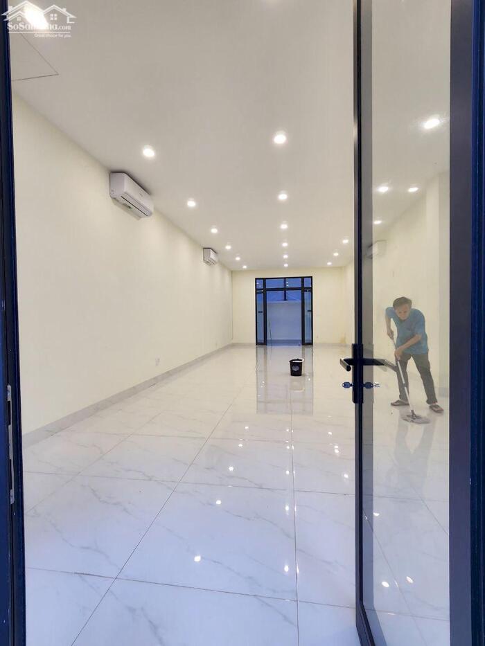 Hình ảnh cho thuê tầng trệt + tầng 1 nhà phố 126m2 sẵn máy lạnh, gần công viên 0