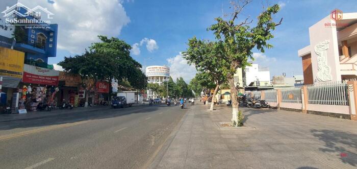 Hình ảnh Bán nhà mặt tiền đường 30 tháng 04; 1 hầm 6 lầu sổ hồng hoàn công 700m2 sàn giá 20 tỷ 10