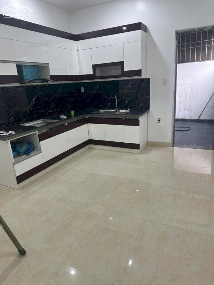 Hình ảnh Cho thuê nhà 3 tầng sân cổng riêng tại Thư Trung - Văn Cao, có gara gần nhà. 1