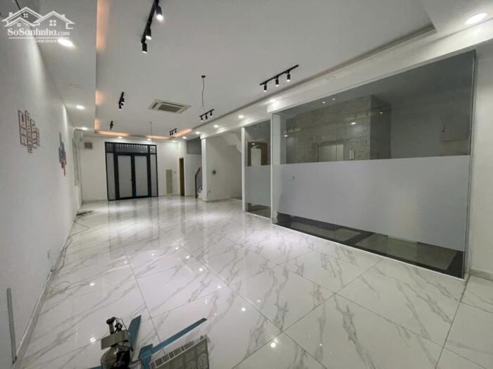 Hình ảnh CHO THUÊ TẦNG TRỆT NHÀ PHỐ 126m2, LỐI ĐI RIÊNG, MÁY LẠNH, MÁY CHE ĐẦY ĐỦ TẠI VINHOMES GRAND PARK 1