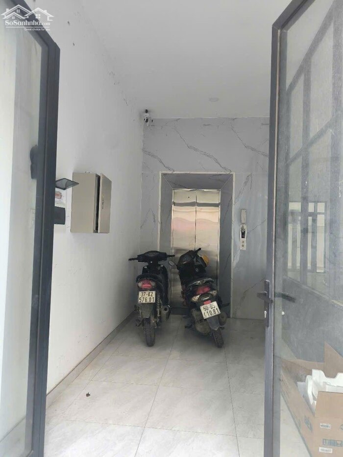 Hình ảnh CHO THUÊ TẦNG TRỆT NHÀ PHỐ 126m2, LỐI ĐI RIÊNG, MÁY LẠNH, MÁY CHE ĐẦY ĐỦ TẠI VINHOMES GRAND PARK 6