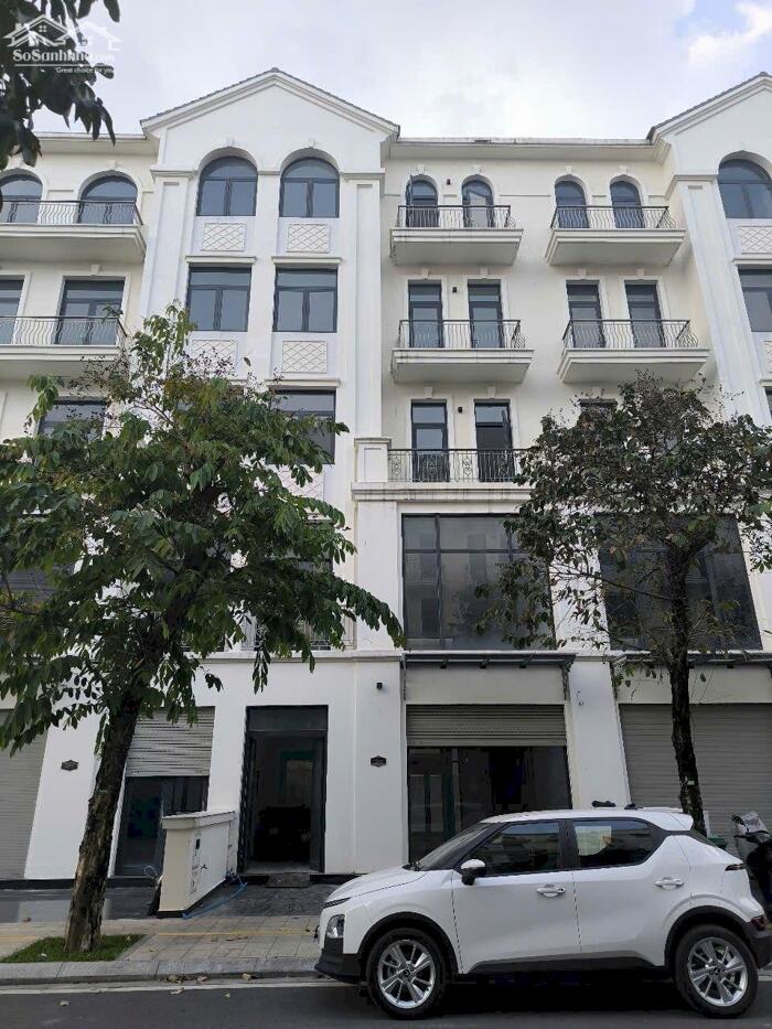 Hình ảnh CHO THUÊ TẦNG TRỆT NHÀ PHỐ 126m2, LỐI ĐI RIÊNG, MÁY LẠNH, MÁY CHE ĐẦY ĐỦ TẠI VINHOMES GRAND PARK 4