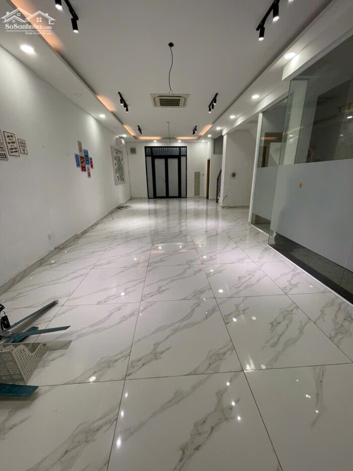 Hình ảnh CHO THUÊ TẦNG TRỆT NHÀ PHỐ 126m2, LỐI ĐI RIÊNG, MÁY LẠNH, MÁY CHE ĐẦY ĐỦ TẠI VINHOMES GRAND PARK 2