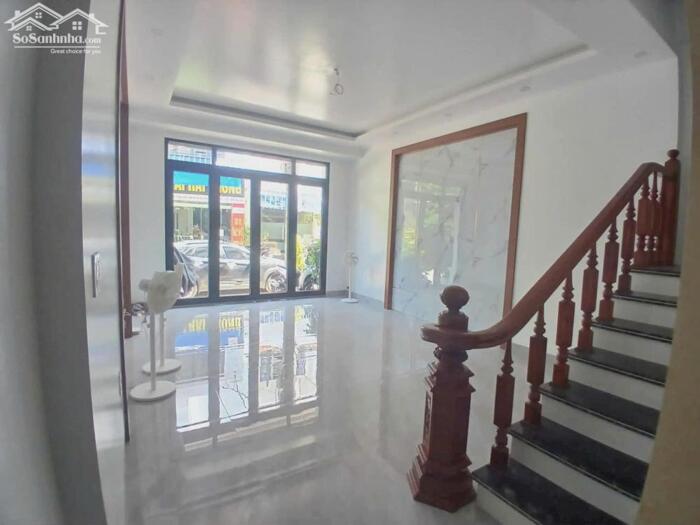 Hình ảnh Cho thuê nhà 4 ngủ khép kín Văn Cao (80m2), có thang máy. 0