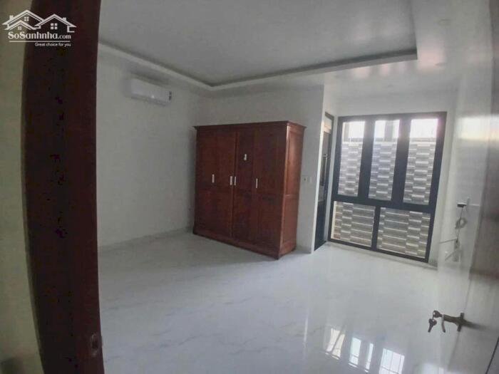 Hình ảnh Cho thuê nhà 4 ngủ khép kín Văn Cao (80m2), có thang máy. 3