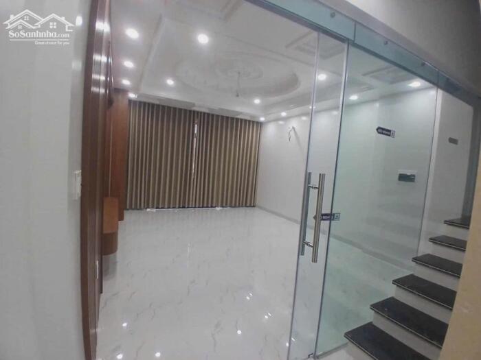 Hình ảnh Cho thuê nhà 4 ngủ khép kín Văn Cao (80m2), có thang máy. 7