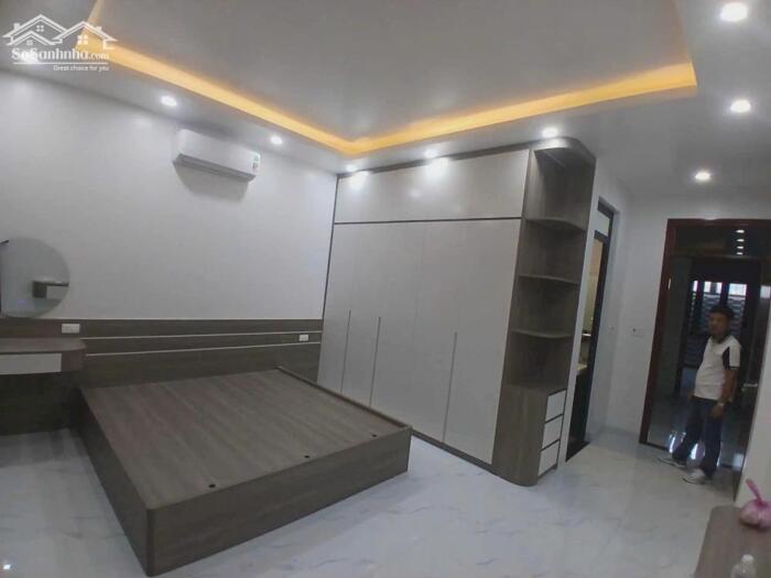 Hình ảnh Cho thuê nhà 4 ngủ khép kín Văn Cao (80m2), có thang máy. 2